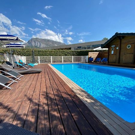 Hotel Le Neron - Logis Fontanil-Cornillon Bagian luar foto