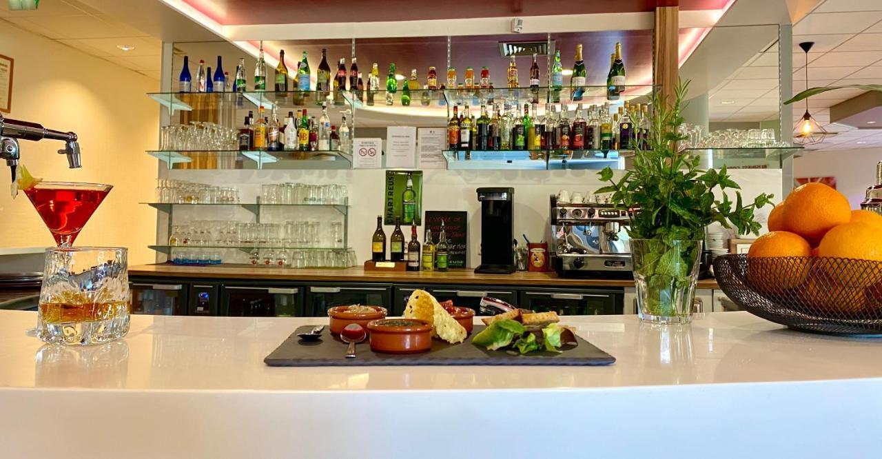 Hotel Le Neron - Logis Fontanil-Cornillon Bagian luar foto