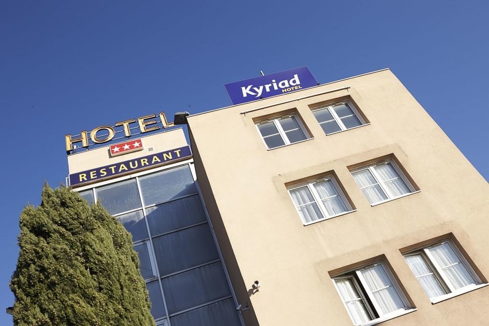 Hotel Le Neron - Logis Fontanil-Cornillon Bagian luar foto