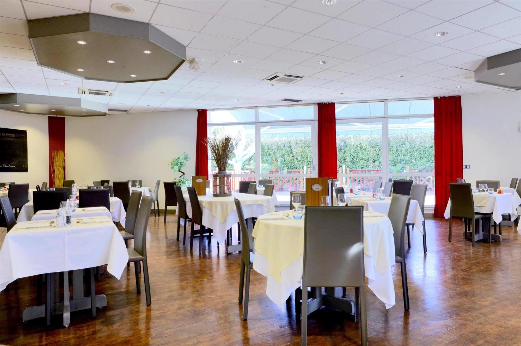 Hotel Le Neron - Logis Fontanil-Cornillon Bagian luar foto